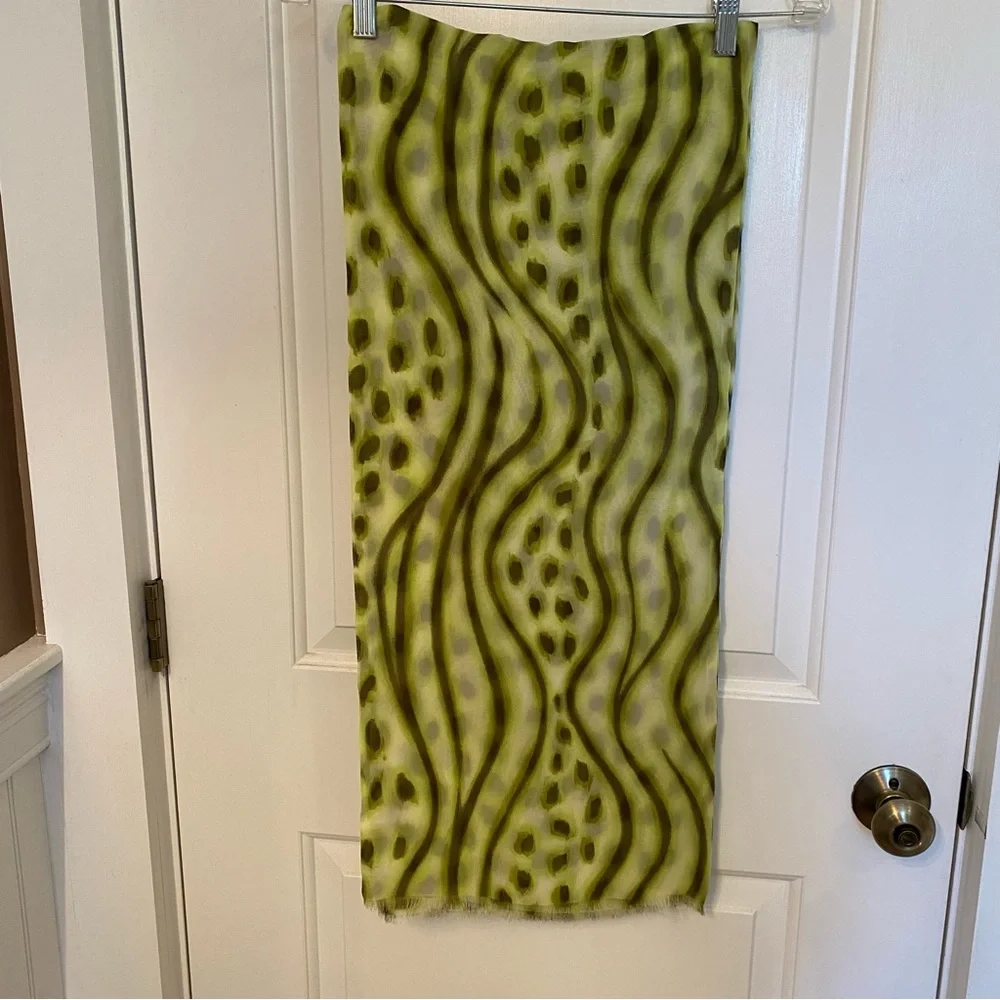 ITALY SCARF GREEN WHITE SILK ABSTRACT PRINT LONG RECTANGLE ACCESSORY